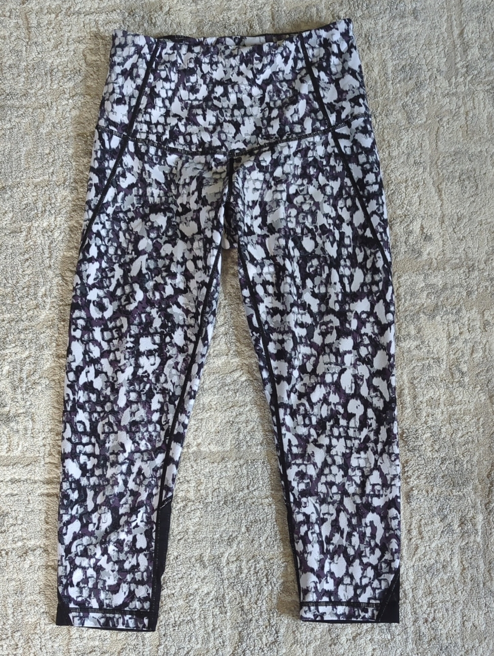 Zella Black & White Printed Capri Leggings Size Small